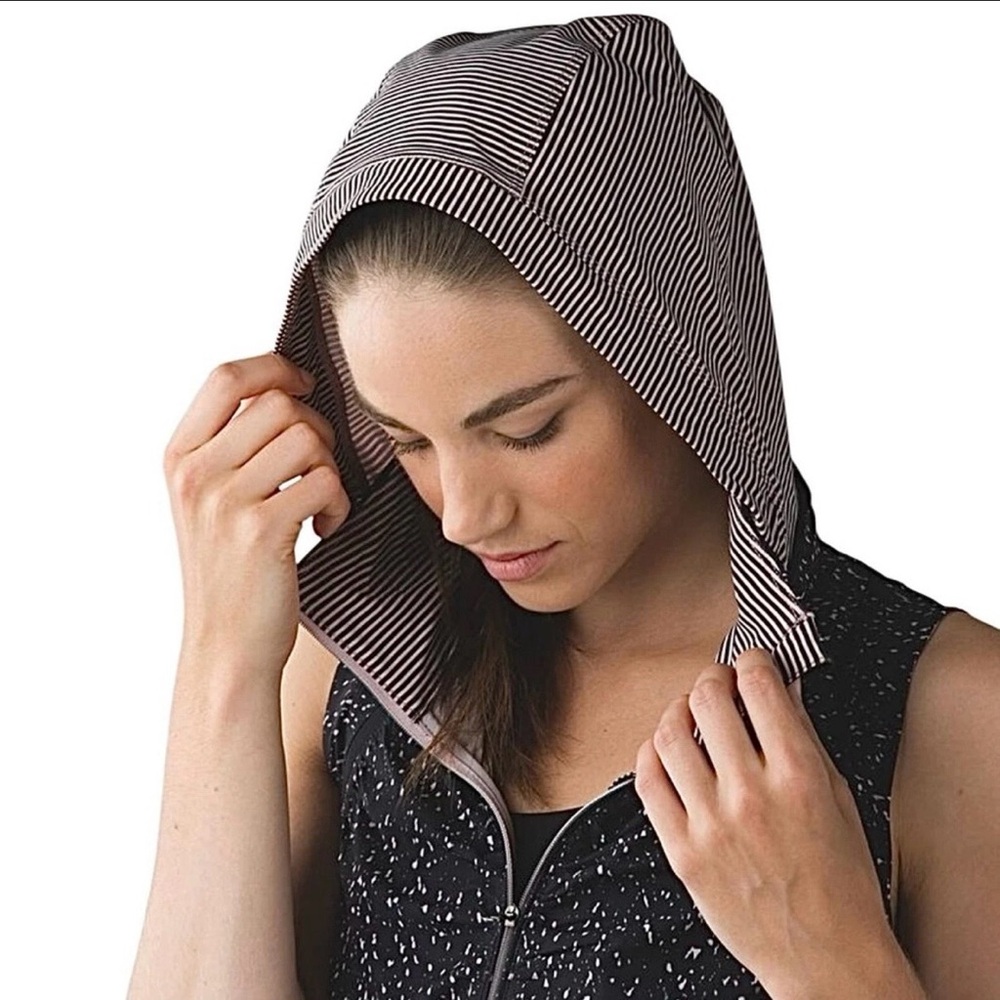 Lululemon Go The Distance Vest Butterfly Texture Mink Berry Black - Picture 3 of 16